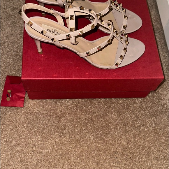 Valentino Garavani’s Rockstud sandal - Picture 4 of 8